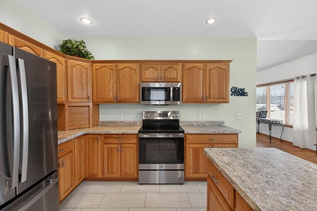 1234 Hummingbird Circle, Waterloo, IA 50702