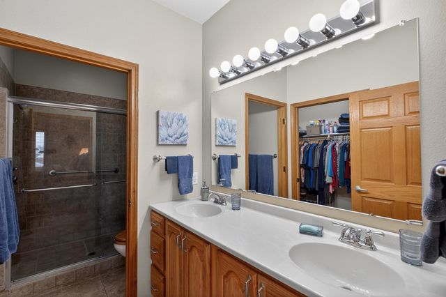 1234 Hummingbird Circle, Waterloo, IA 50702