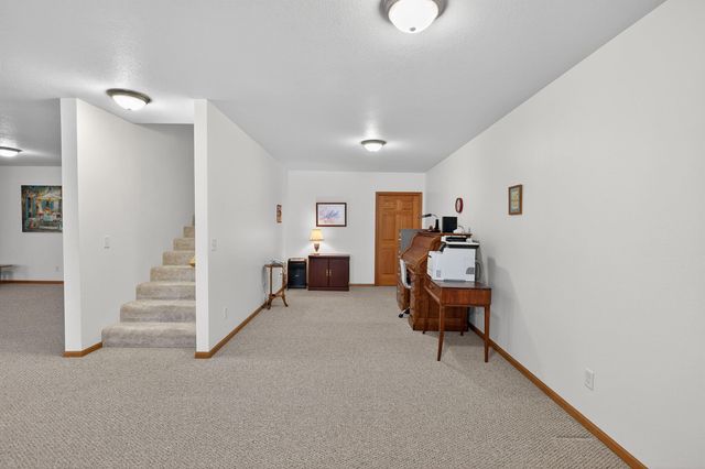 1234 Hummingbird Circle, Waterloo, IA 50702