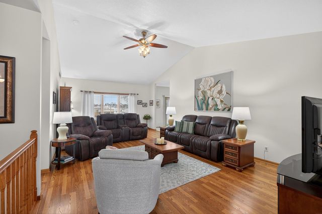 1234 Hummingbird Circle, Waterloo, IA 50702