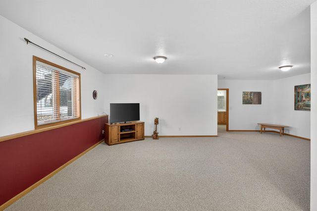 1234 Hummingbird Circle, Waterloo, IA 50702