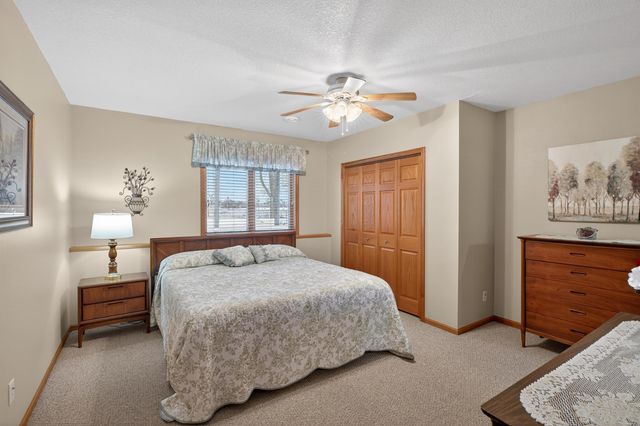 1234 Hummingbird Circle, Waterloo, IA 50702