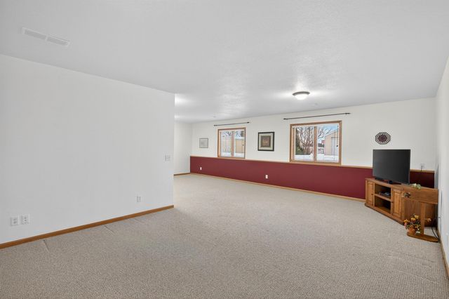 1234 Hummingbird Circle, Waterloo, IA 50702