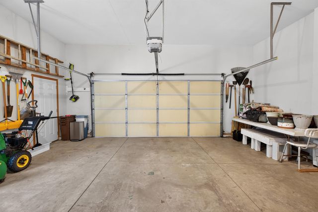 1234 Hummingbird Circle, Waterloo, IA 50702