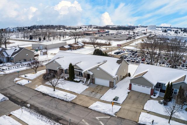 1234 Hummingbird Circle, Waterloo, IA 50702