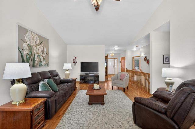 1234 Hummingbird Circle, Waterloo, IA 50702