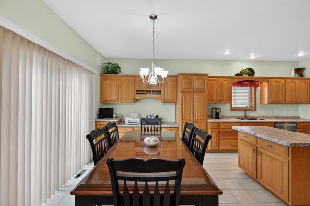 1234 Hummingbird Circle, Waterloo, IA 50702