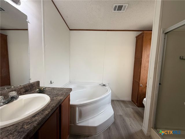 801 E Mesquite Lane, Victoria, TX 77901