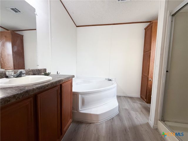 801 E Mesquite Lane, Victoria, TX 77901