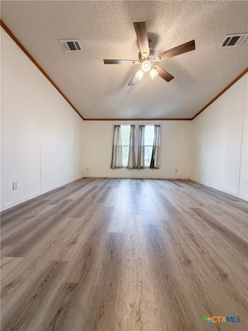 801 E Mesquite Lane, Victoria, TX 77901