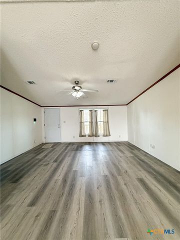 801 E Mesquite Lane, Victoria, TX 77901