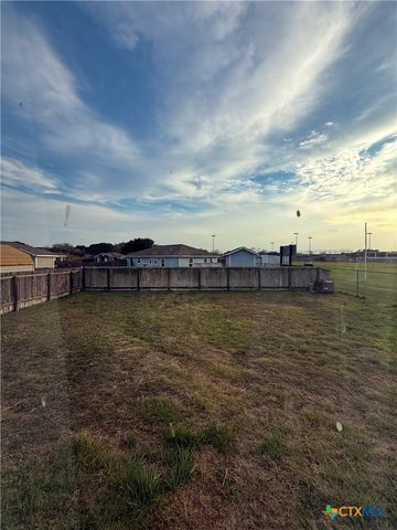 801 E Mesquite Lane, Victoria, TX 77901