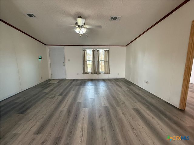 801 E Mesquite Lane, Victoria, TX 77901