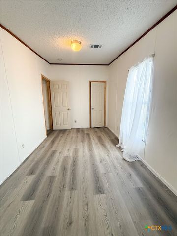 801 E Mesquite Lane, Victoria, TX 77901