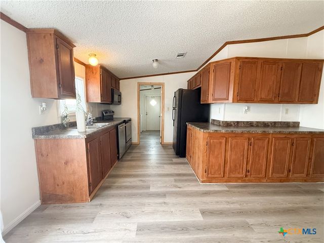 801 E Mesquite Lane, Victoria, TX 77901