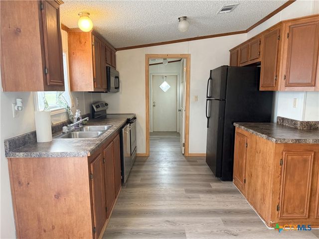 801 E Mesquite Lane, Victoria, TX 77901