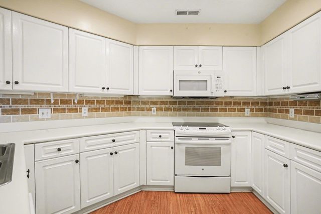 9374 Pinckney Ln., Murrells Inlet, SC 29576