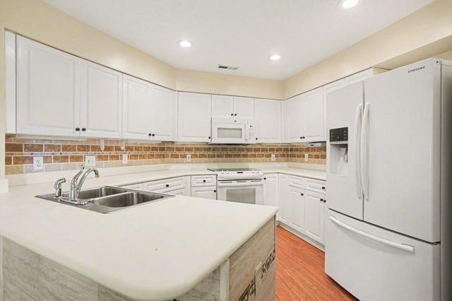 9374 Pinckney Ln., Murrells Inlet, SC 29576