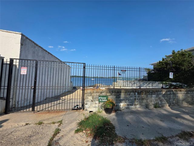 416 Minnieford Avenue, Bronx, NY 10464