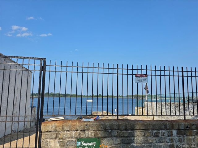 416 Minnieford Avenue, Bronx, NY 10464