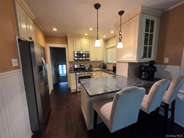 416 Minnieford Avenue, Bronx, NY 10464