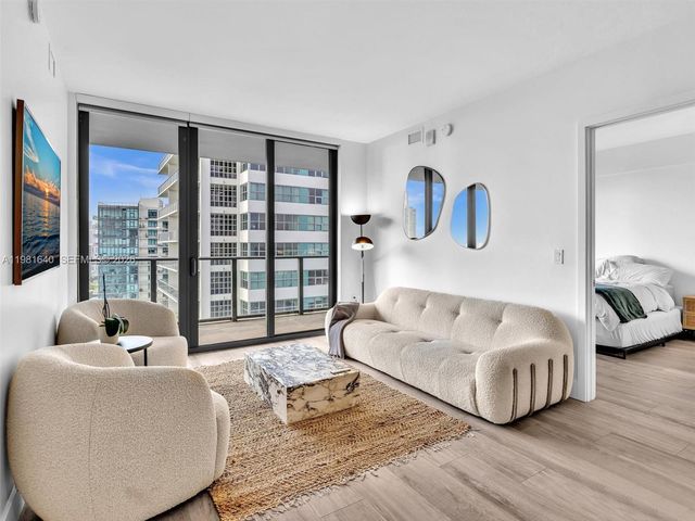 121 NE 34th St 2102, Miami, FL 33137