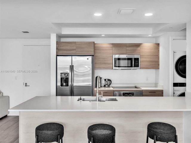 121 NE 34th St 2102, Miami, FL 33137