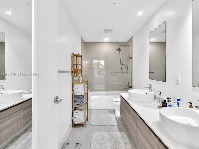 121 NE 34th St 2102, Miami, FL 33137