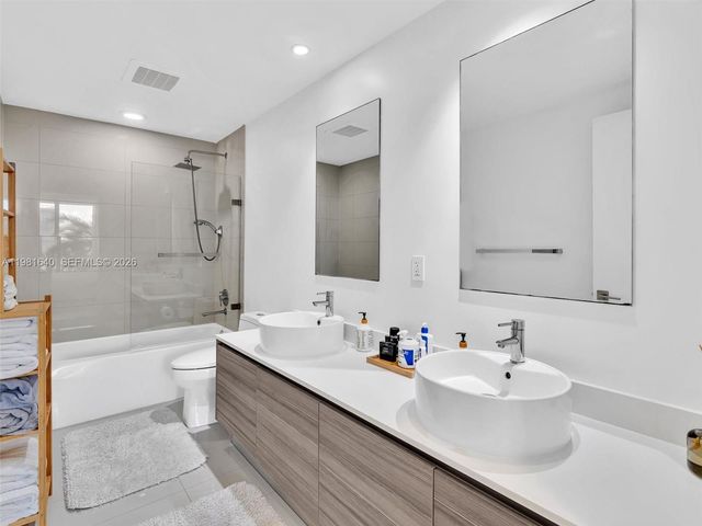 121 NE 34th St 2102, Miami, FL 33137