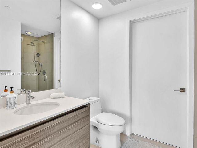 121 NE 34th St 2102, Miami, FL 33137