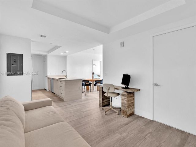 121 NE 34th St 2102, Miami, FL 33137