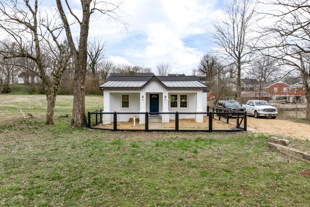 1812 Cherokee Dr, Columbia, TN 38401