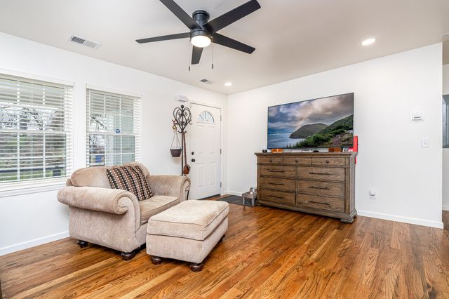 1812 Cherokee Dr, Columbia, TN 38401