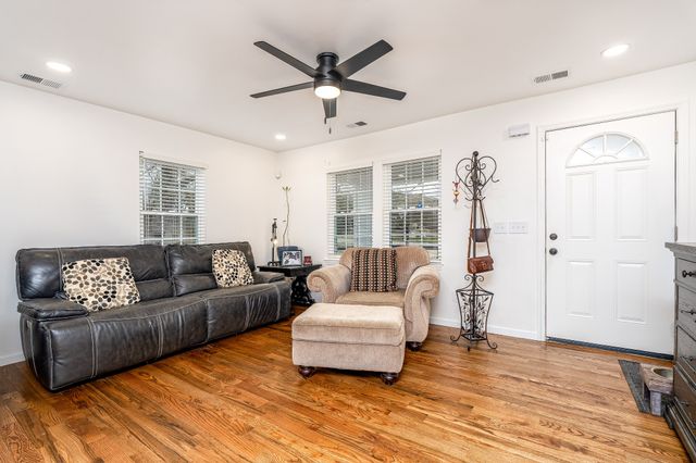 1812 Cherokee Dr, Columbia, TN 38401