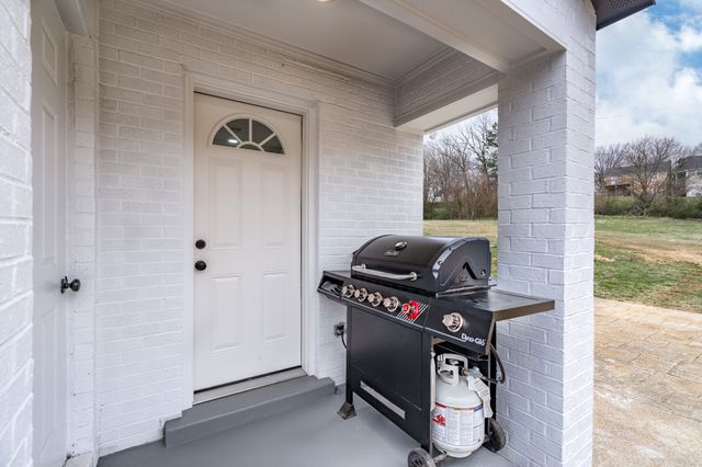 1812 Cherokee Dr, Columbia, TN 38401