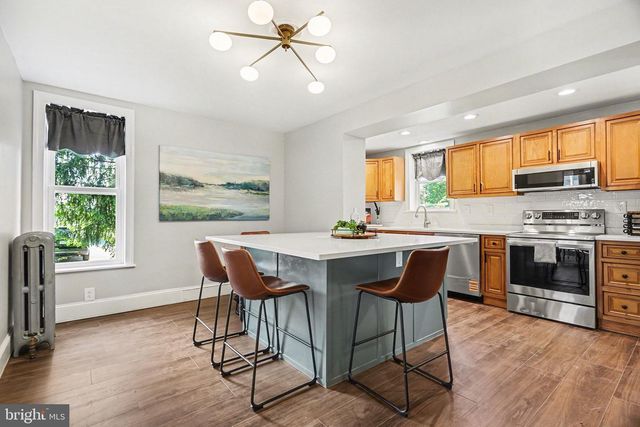 8 BROADWAY, Stewartstown, PA 17363