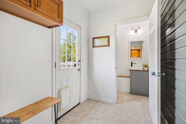 8 BROADWAY, Stewartstown, PA 17363
