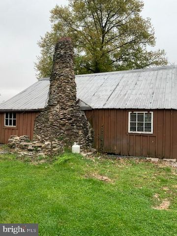 8 BROADWAY, Stewartstown, PA 17363