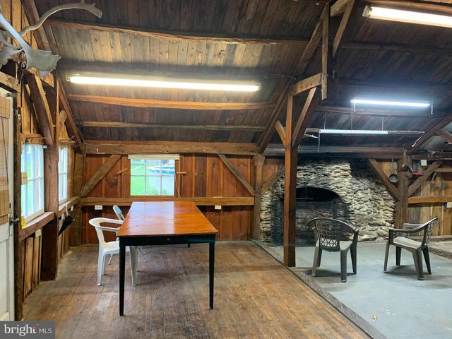 8 BROADWAY, Stewartstown, PA 17363