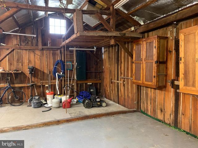8 BROADWAY, Stewartstown, PA 17363