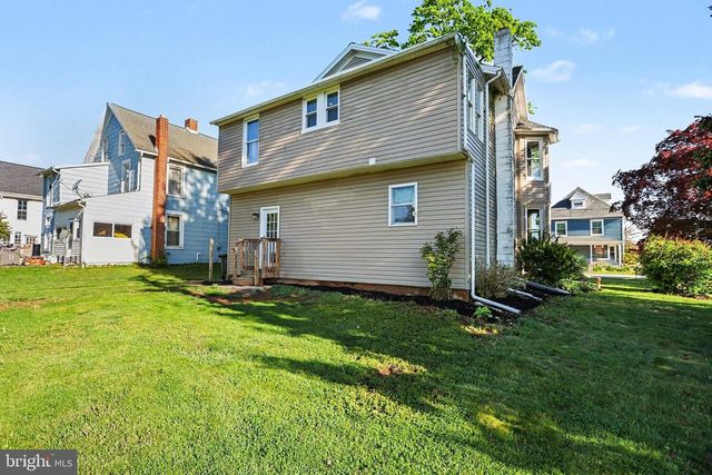8 BROADWAY, Stewartstown, PA 17363