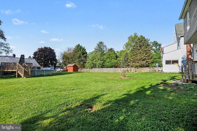 8 BROADWAY, Stewartstown, PA 17363