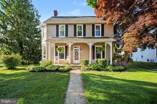 8 BROADWAY, Stewartstown, PA 17363