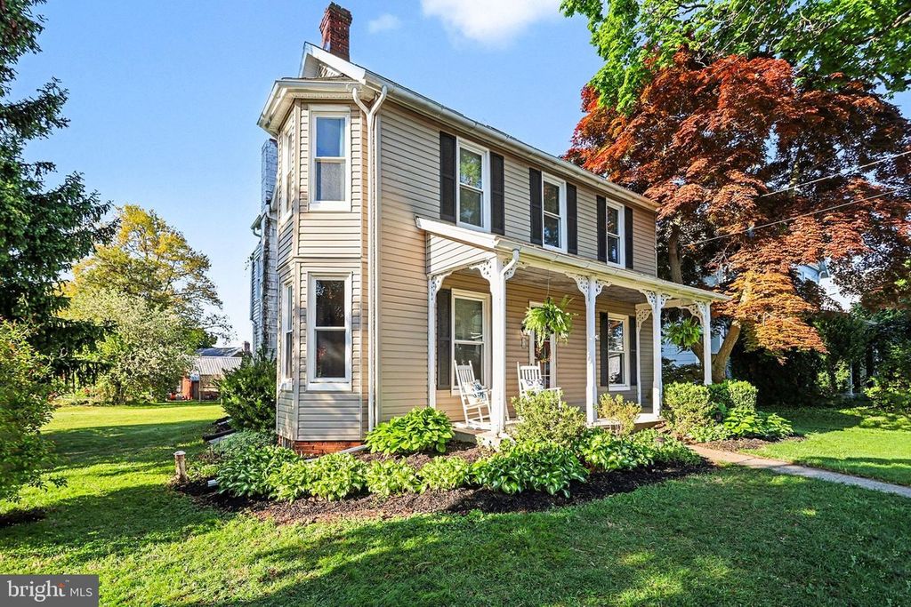 Image 1 of property listing at 8 BROADWAY, Stewartstown, PA 17363