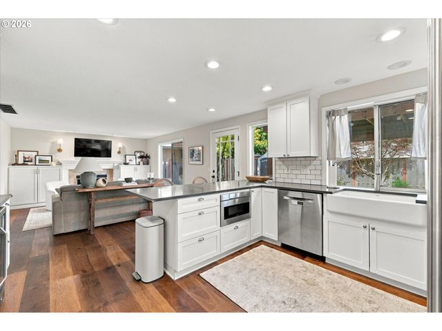 15118 Sw KENTON Dr, Portland, OR 97224