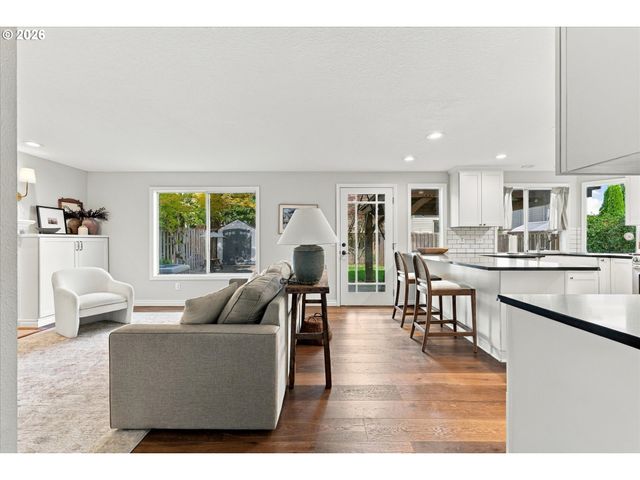 15118 Sw KENTON Dr, Portland, OR 97224
