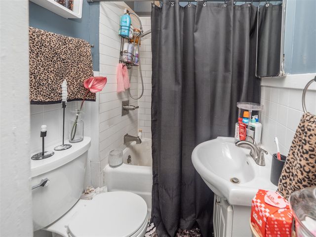 830 W Main Street, Kalamazoo, MI 49006