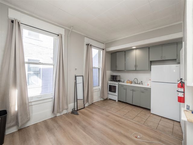 830 W Main Street, Kalamazoo, MI 49006