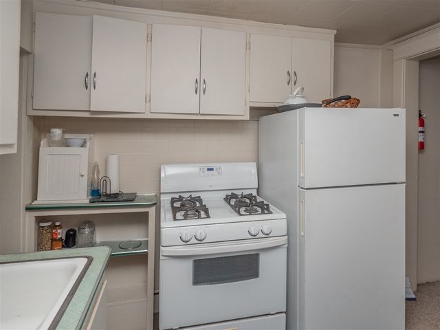 830 W Main Street, Kalamazoo, MI 49006