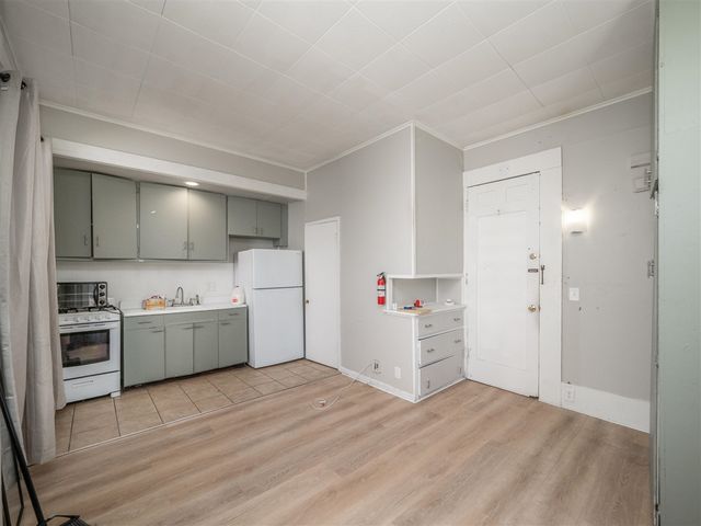 830 W Main Street, Kalamazoo, MI 49006